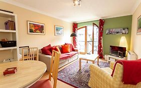 Beautiful Riverside 2 Bed Apartment